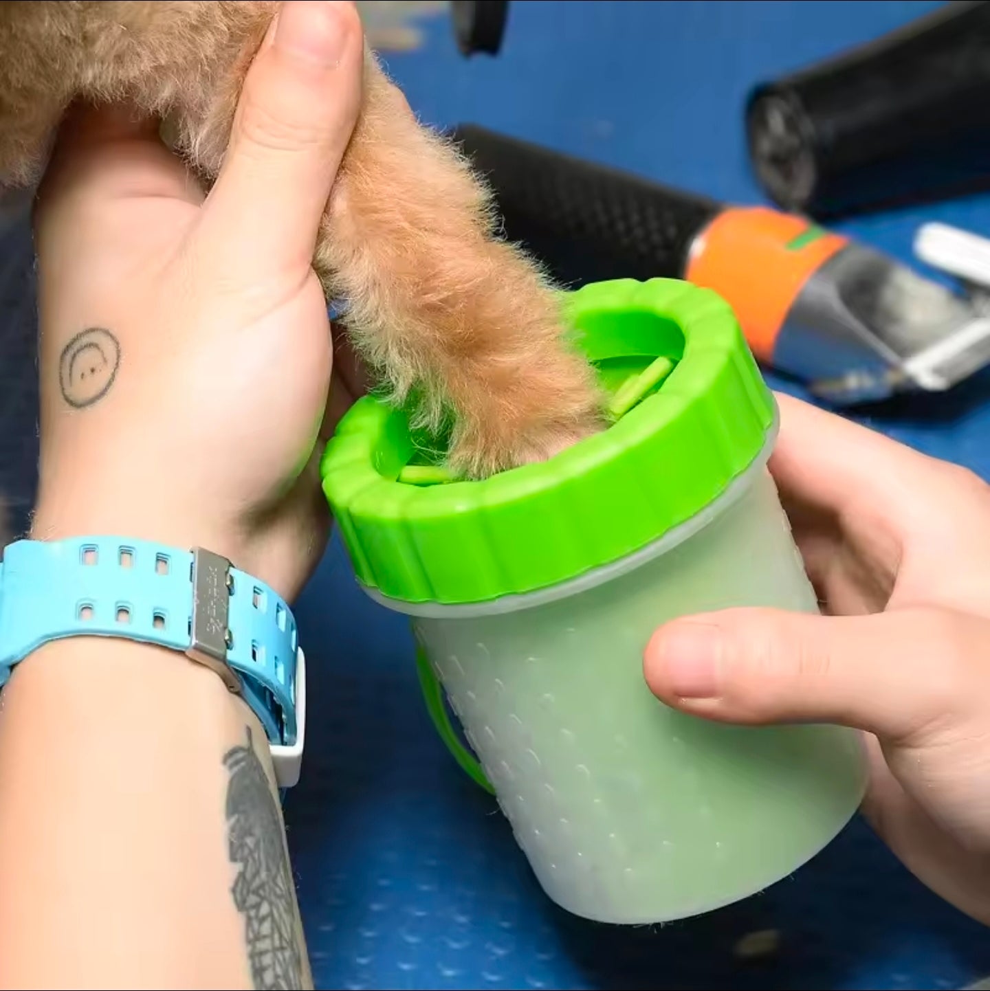 Portable Dog Paw Cleaner Cup – Fast Mud & Dirt Remover for Dogs